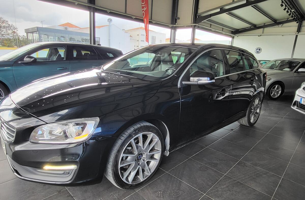VOLVO V60 2.0 D4 Momentum