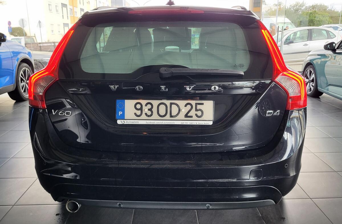 VOLVO V60 2.0 D4 Momentum