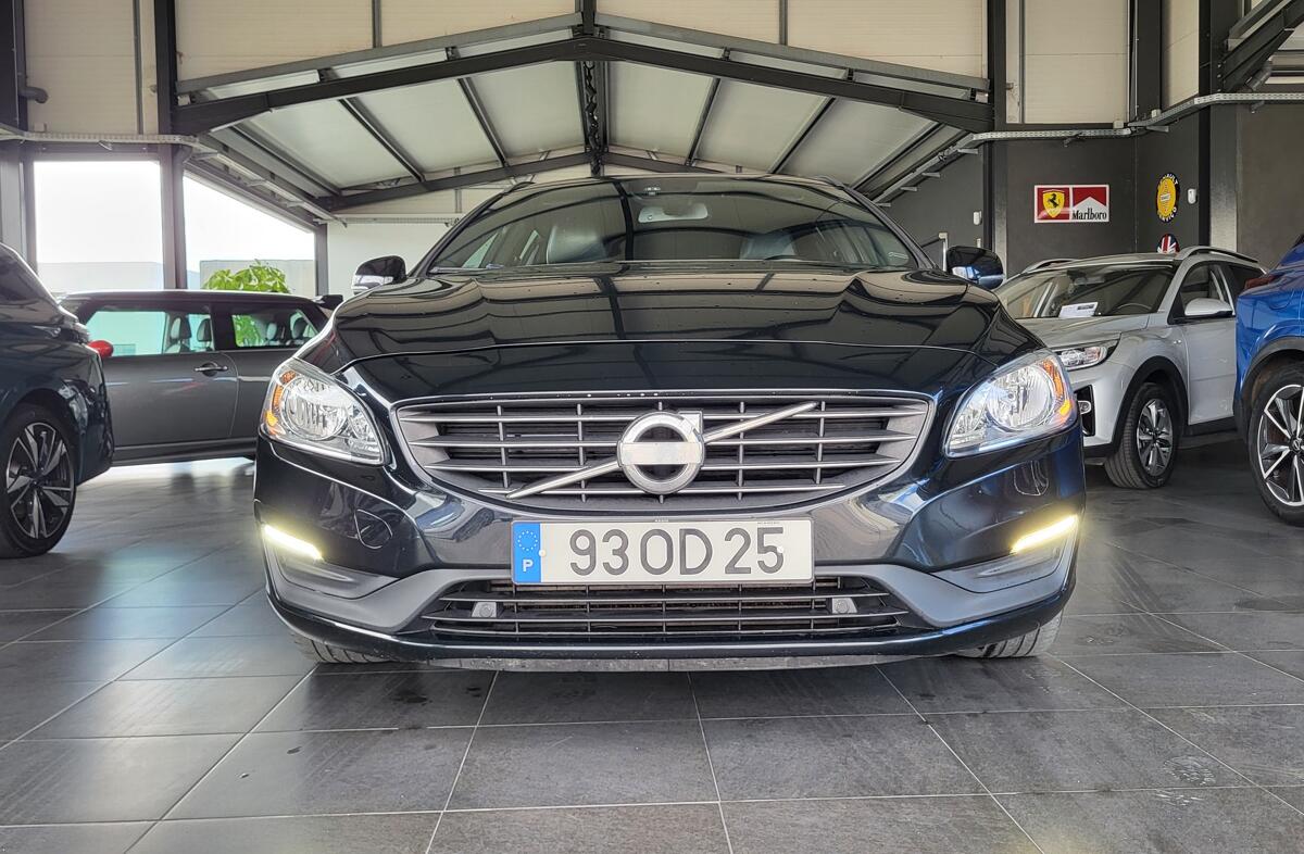 VOLVO V60 2.0 D4 Momentum