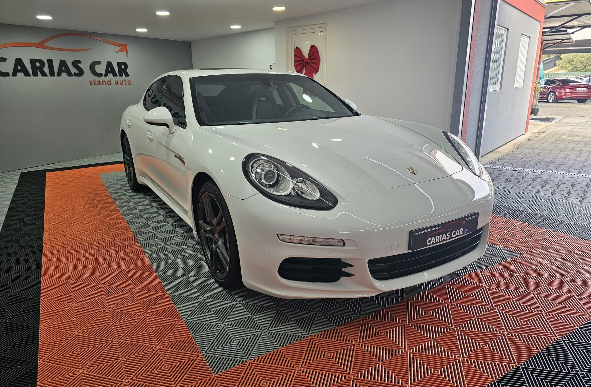 PORSCHE Panamera Platinum Edition