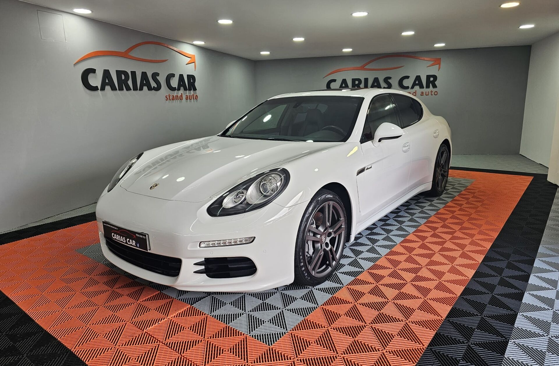 PORSCHE Panamera Platinum Edition