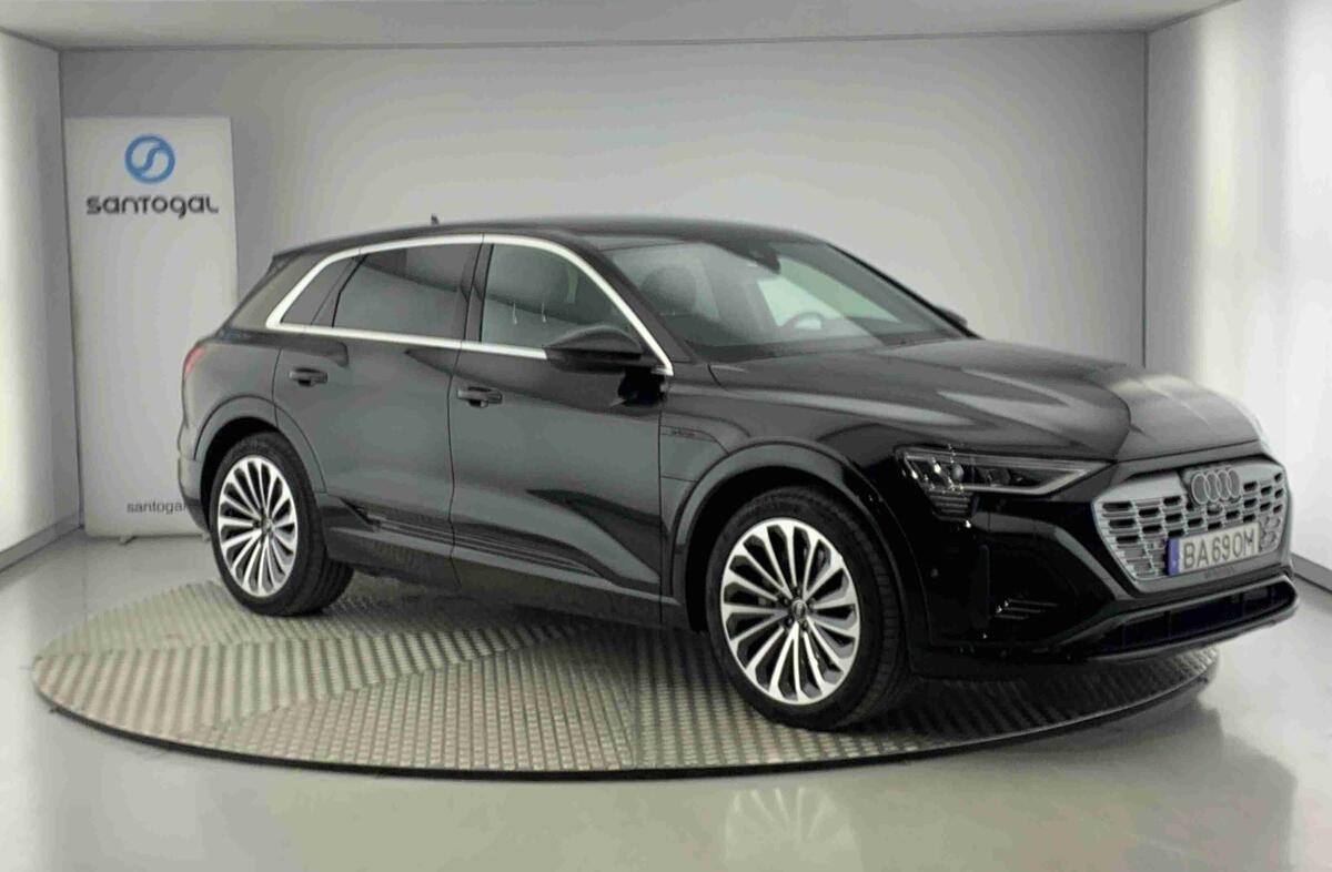 AUDI Q8 50 quattro S line