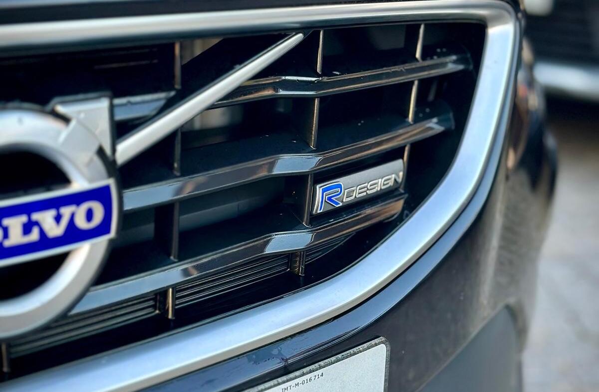 VOLVO V40 1.6 D2 R-Design