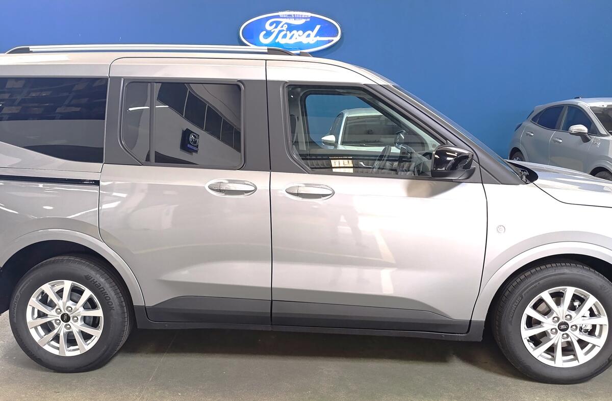 FORD Courier Tourneo  1.0 EcoBoost Titanium