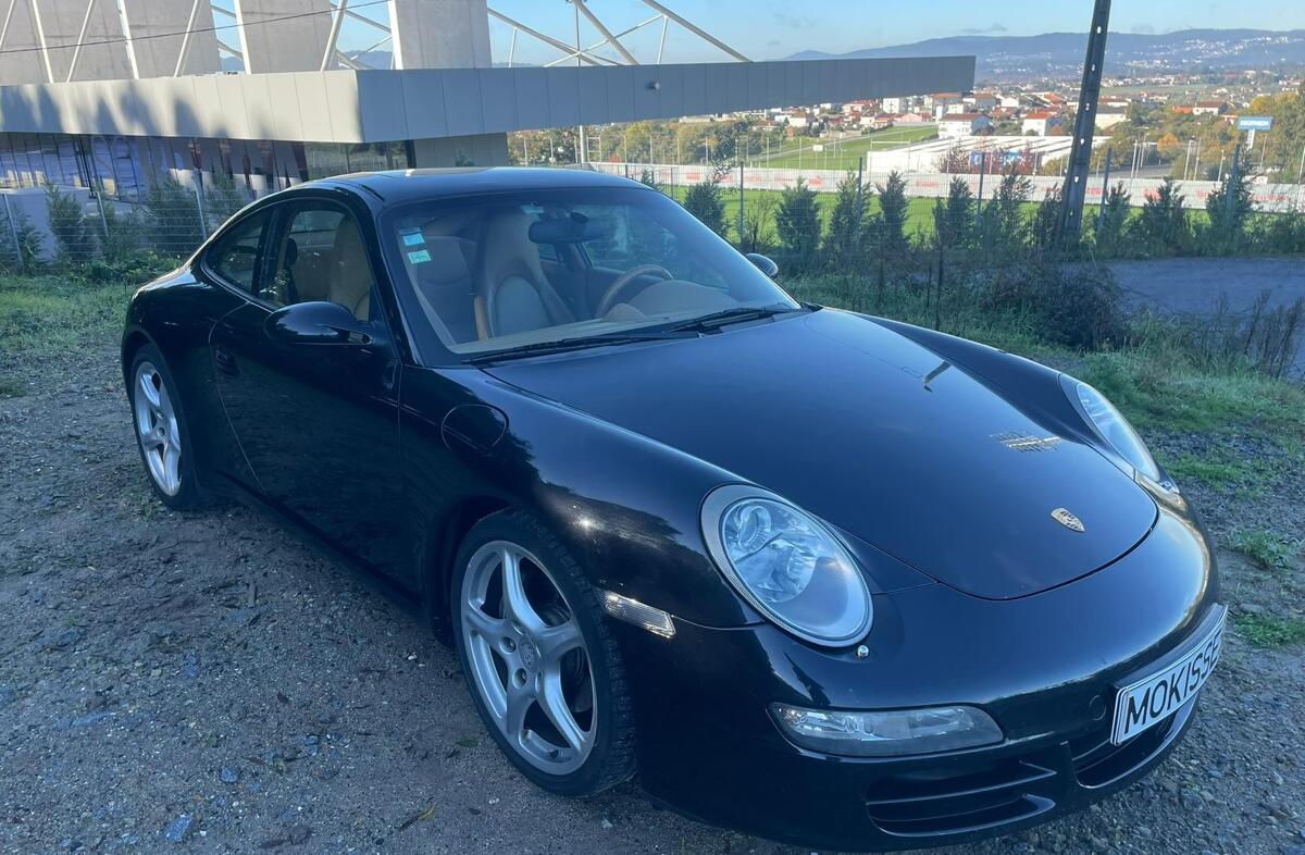 PORSCHE 911 Carrera