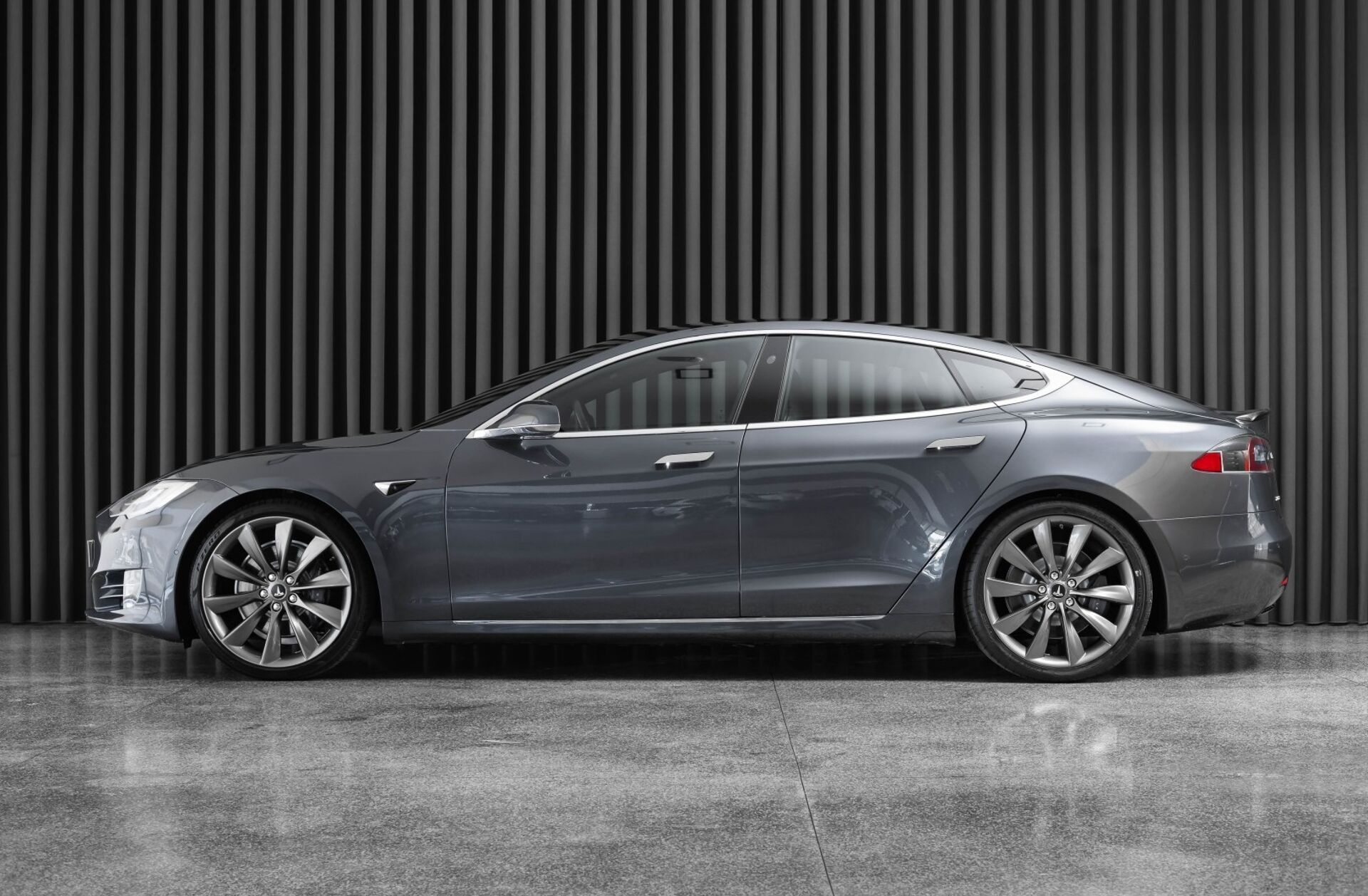 TESLA Model S 75D