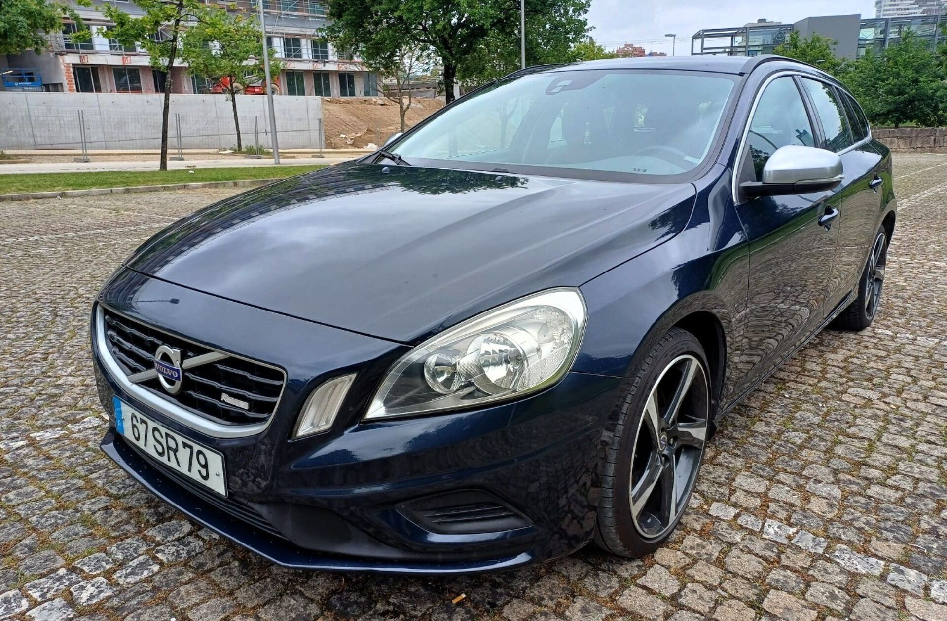 VOLVO V60 1.6 D2 R-Design Momentum