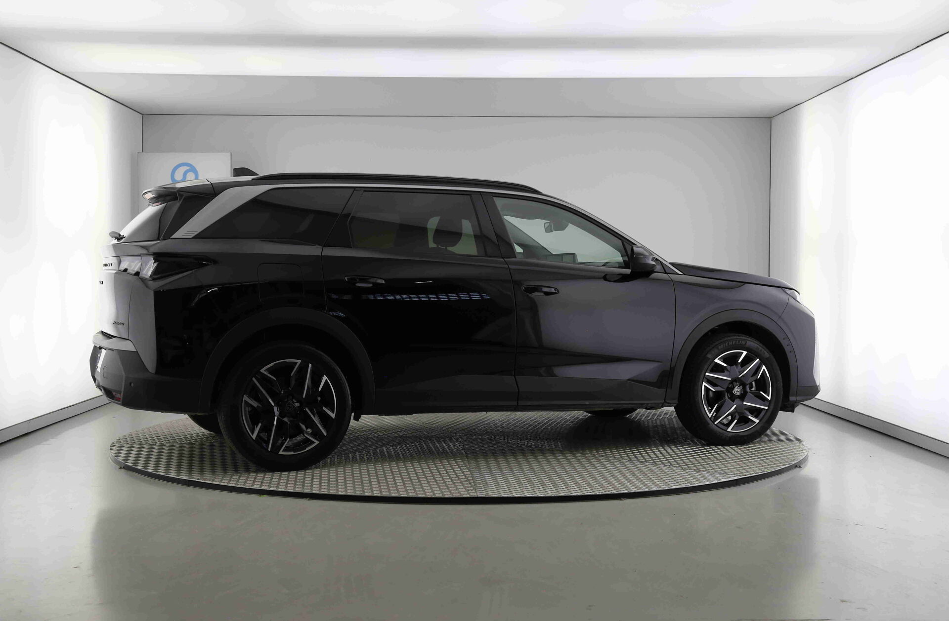 PEUGEOT 5008 1.2 Hybrid Allure e-DCS6