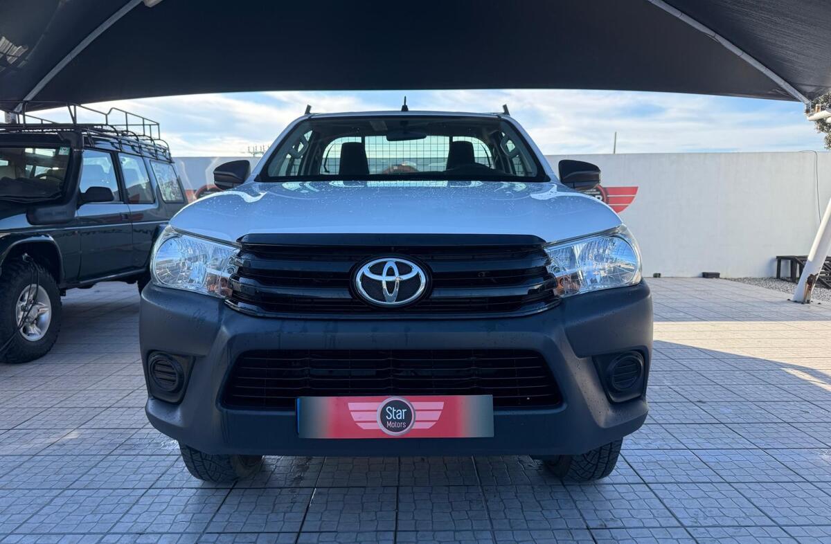 TOYOTA Hilux 2.4 D-4D 2WD CS