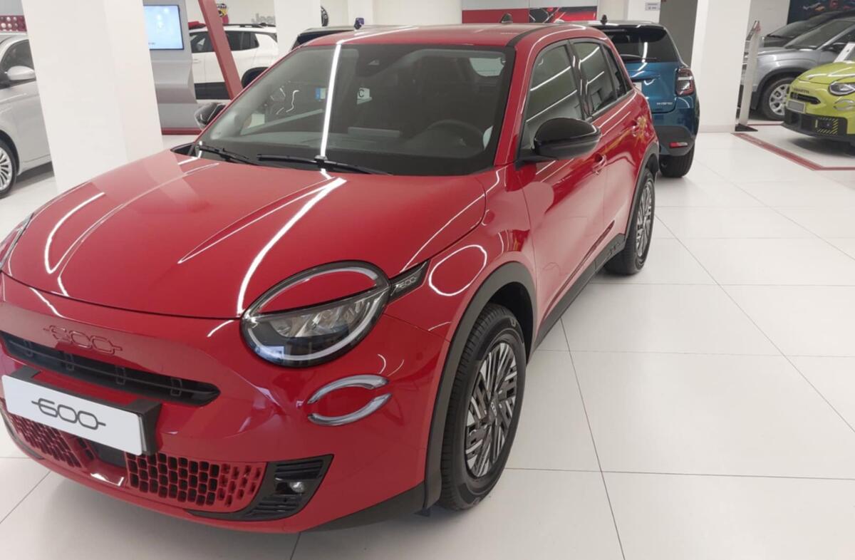 FIAT 600 e 54 kWh (RED)