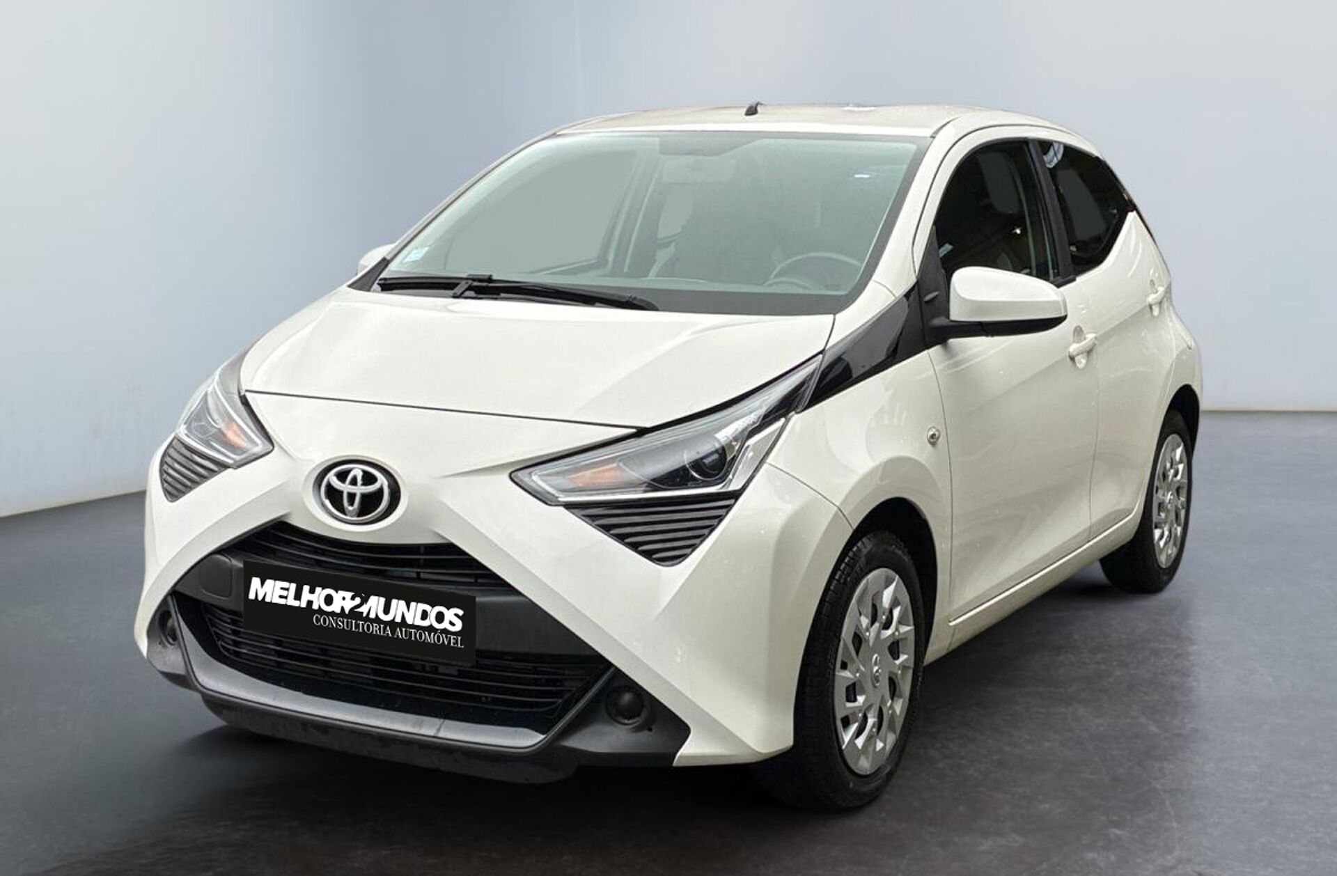 TOYOTA Aygo 1.0 X-Play Plus