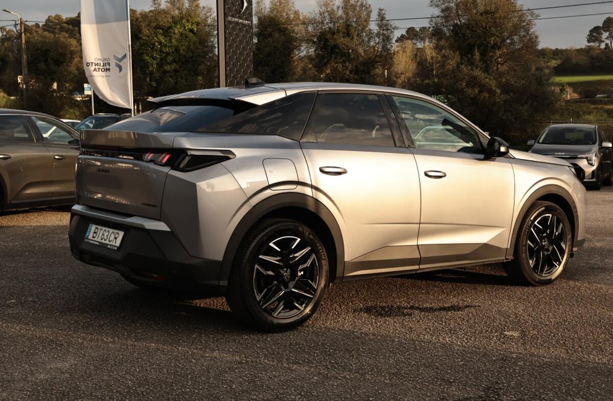 PEUGEOT 3008 1.2 Hybrid Allure e-DCS6