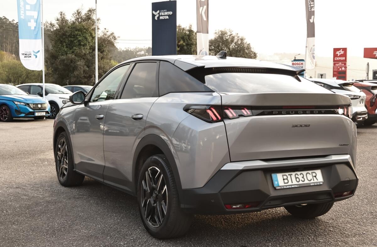 PEUGEOT 3008 1.2 Hybrid Allure e-DCS6