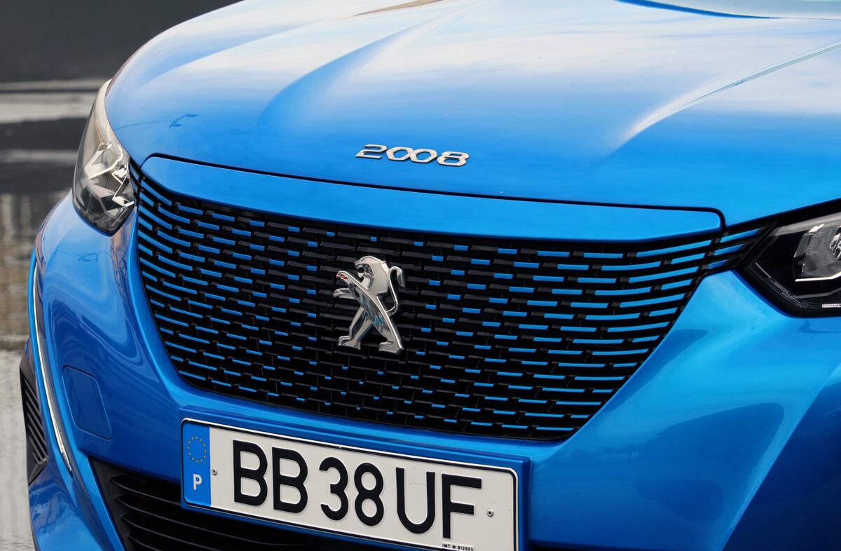 PEUGEOT 2008 e- 50 kWh GT
