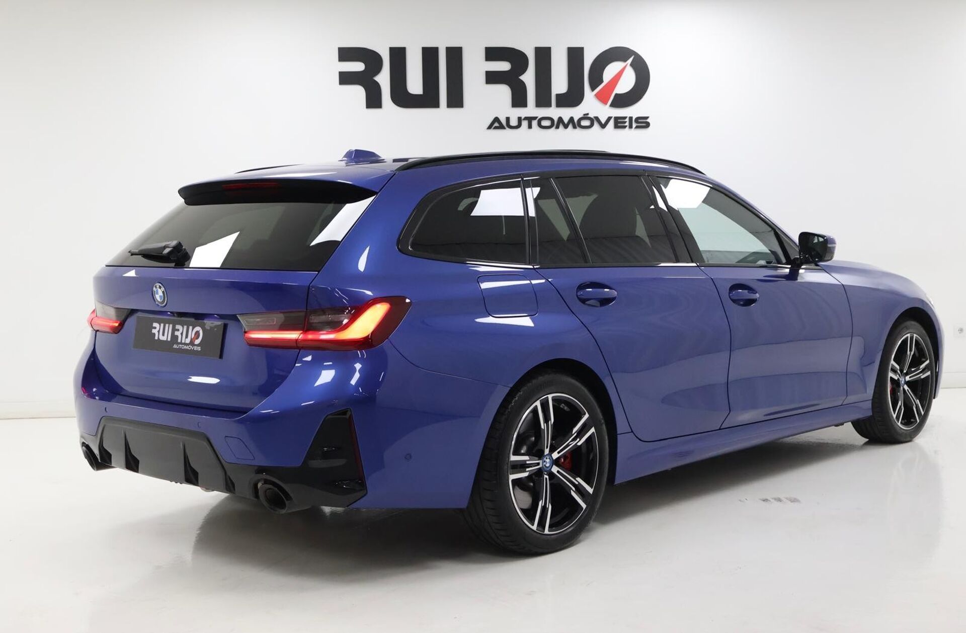 BMW Serie-3 330 e Touring Pack Desportivo M Pro Auto