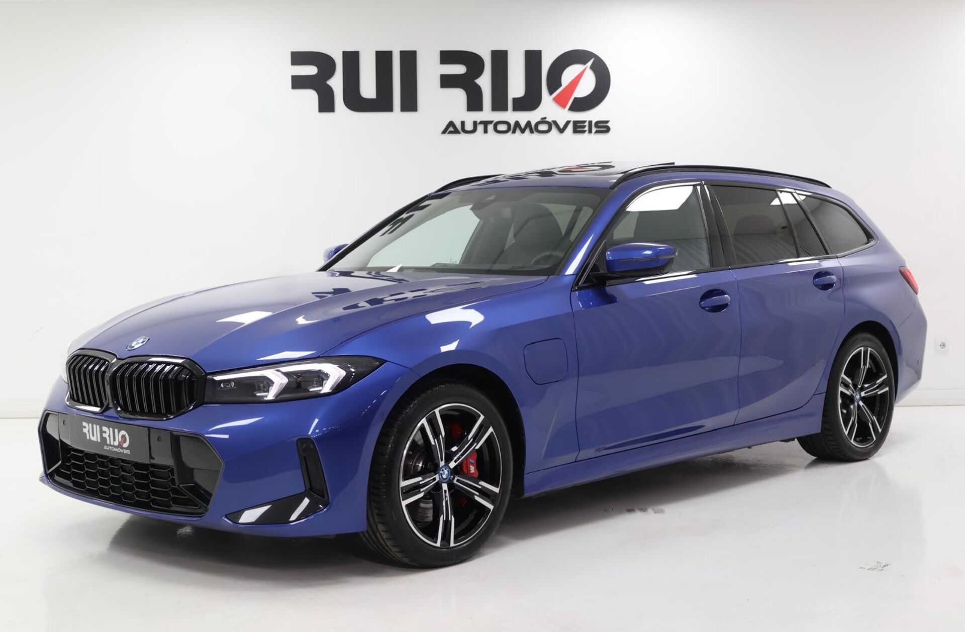 BMW Serie-3 330 e Touring Pack Desportivo M Pro Auto