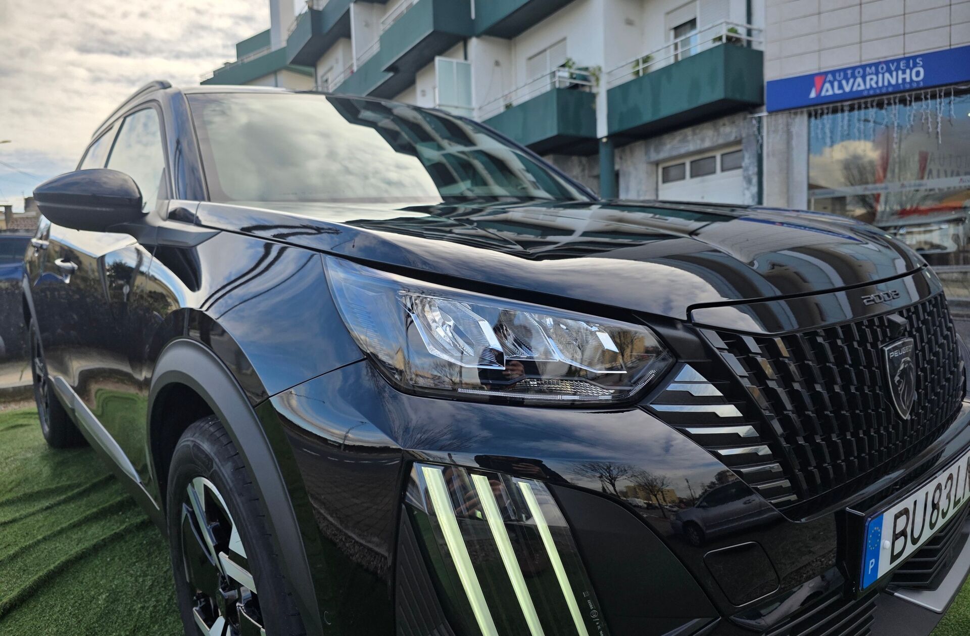 PEUGEOT 2008 1.2 Hybrid Allure e-DCS6