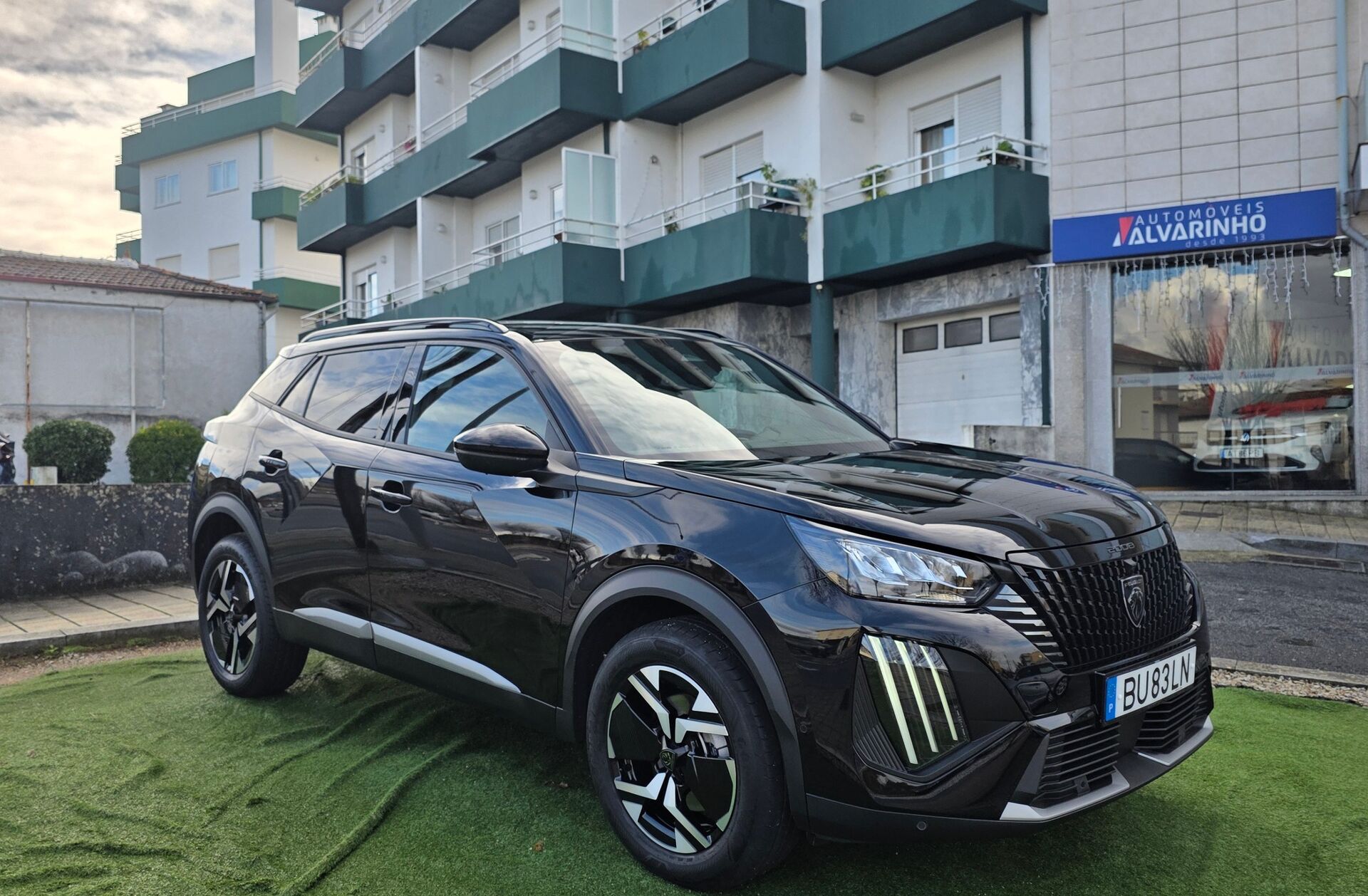 PEUGEOT 2008 1.2 Hybrid Allure e-DCS6