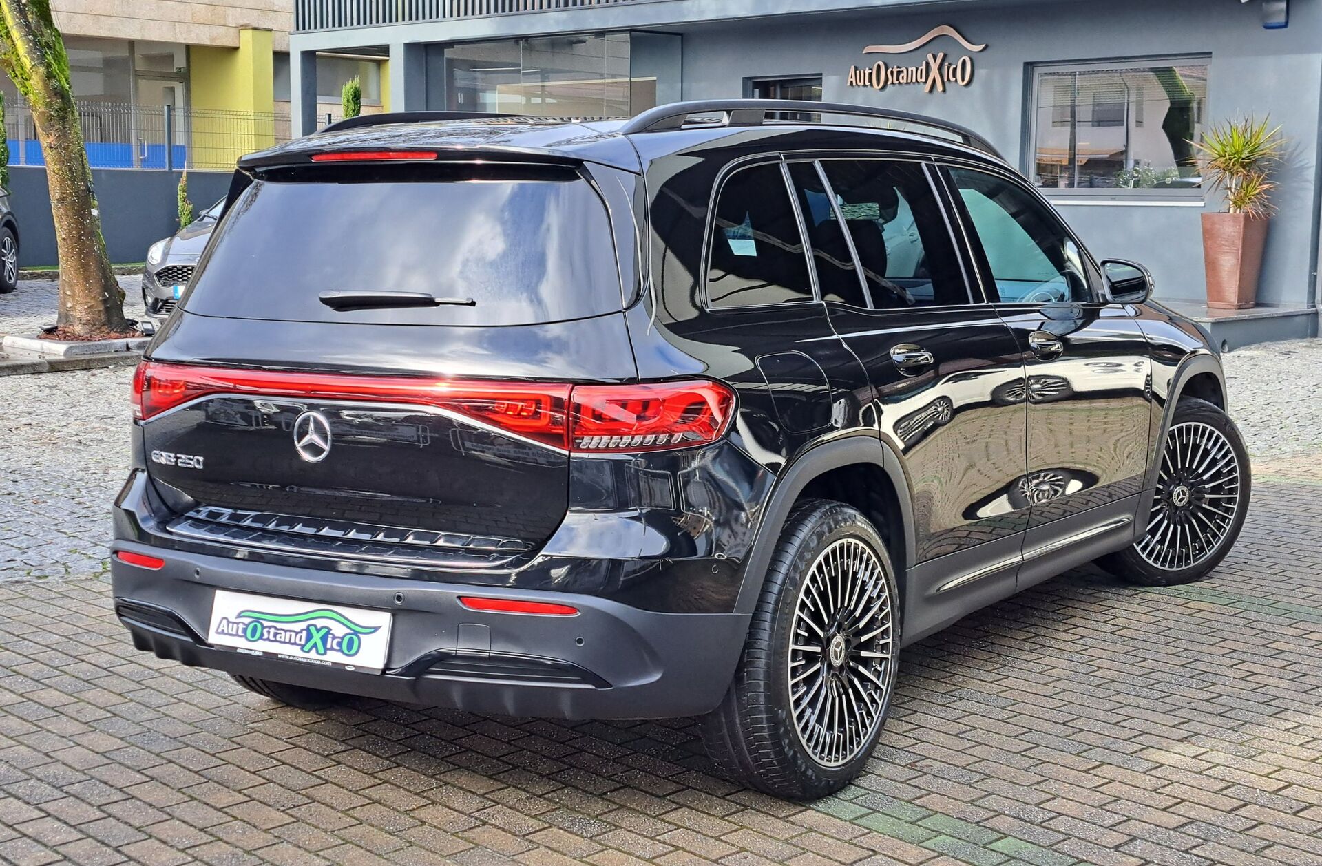 MERCEDES EQB 250 AMG Line