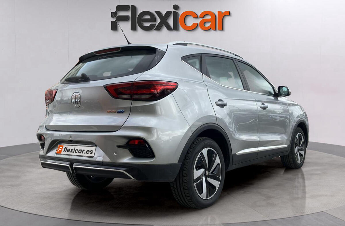 MG ZS 72.6 kWh Luxury OBC 11 kW