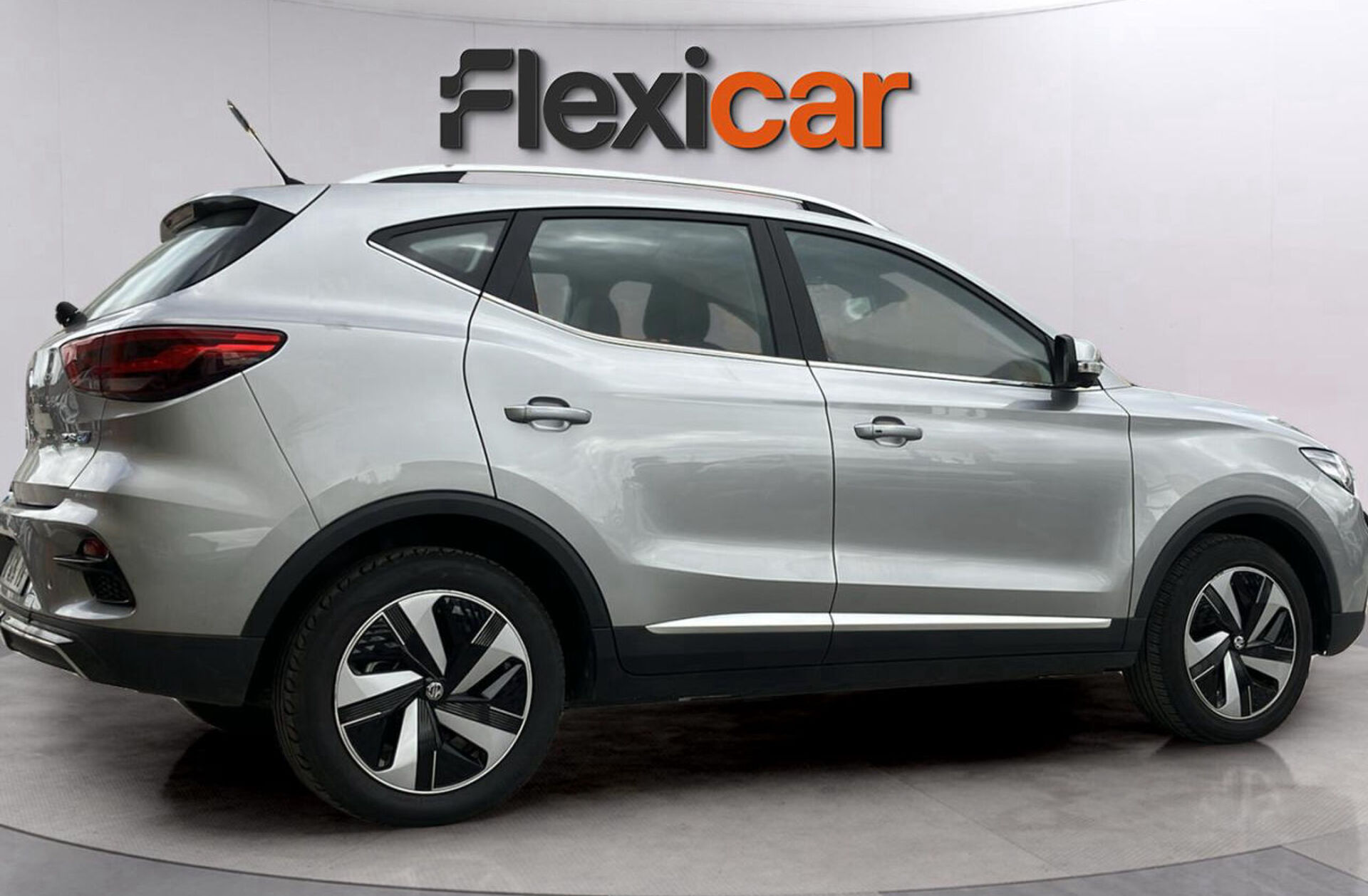 MG ZS 72.6 kWh Luxury OBC 11 kW