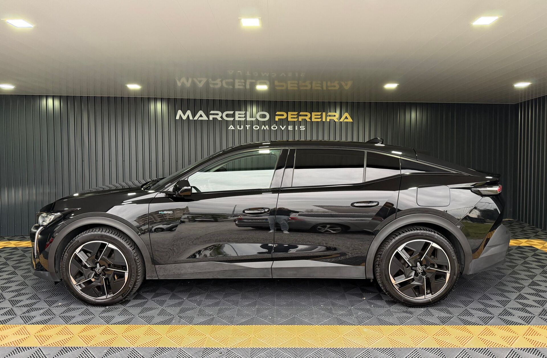 PEUGEOT 408 1.6 Hybrid Allure e-EAT8