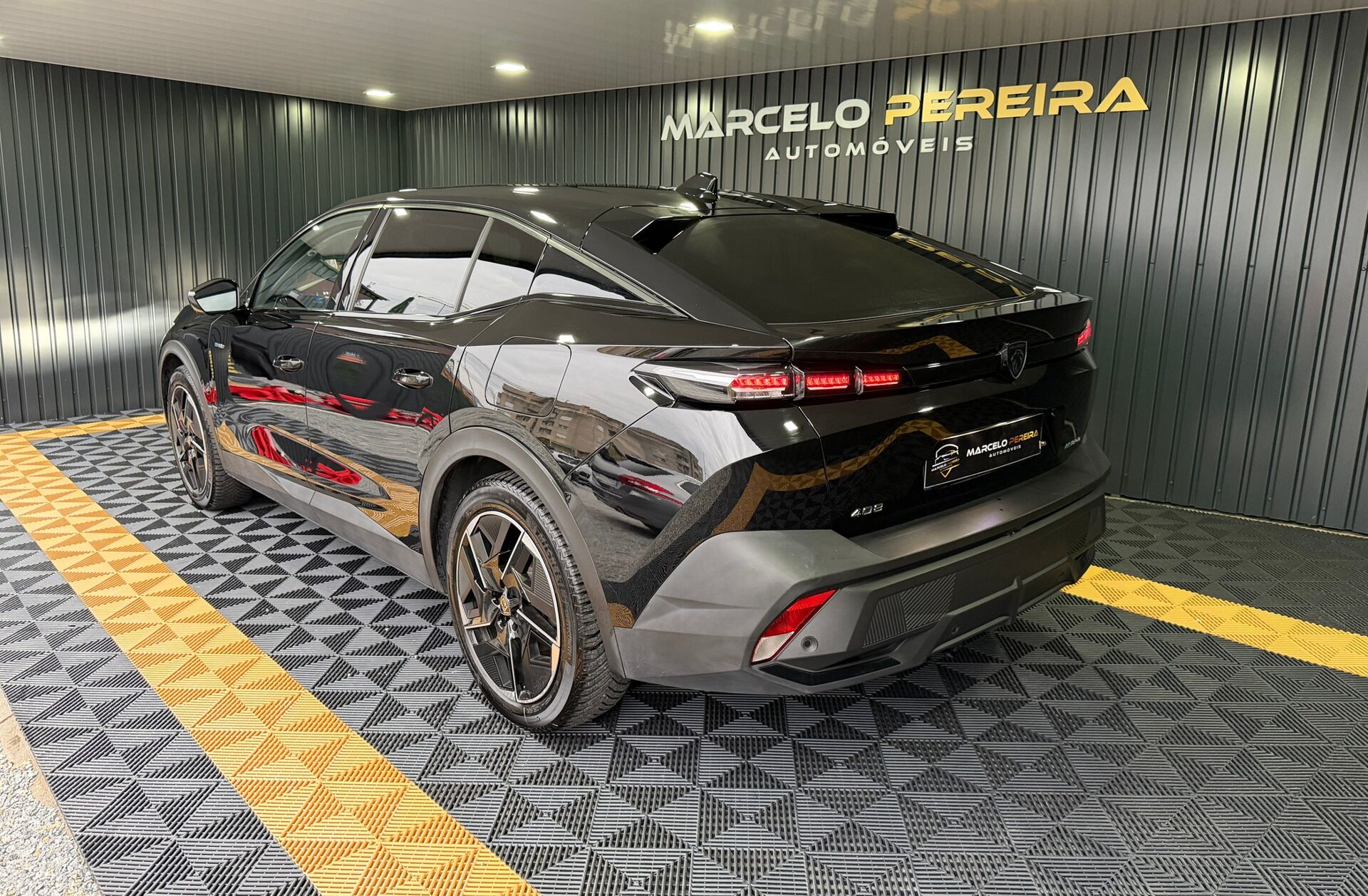 PEUGEOT 408 1.6 Hybrid Allure e-EAT8