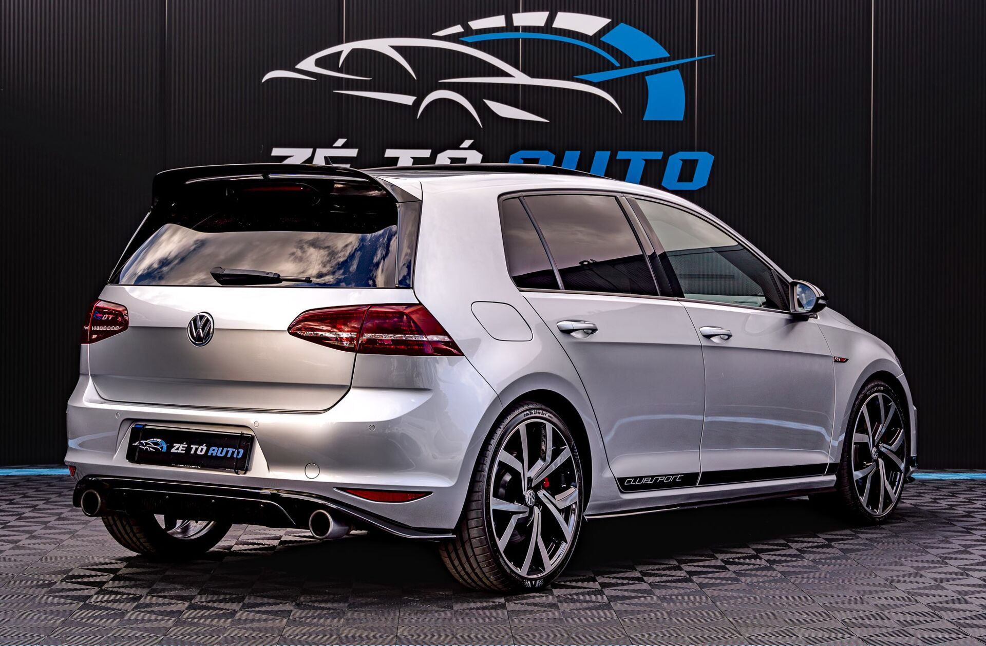 VOLKSWAGEN Golf 2.0 TSi GTi DSG Performance