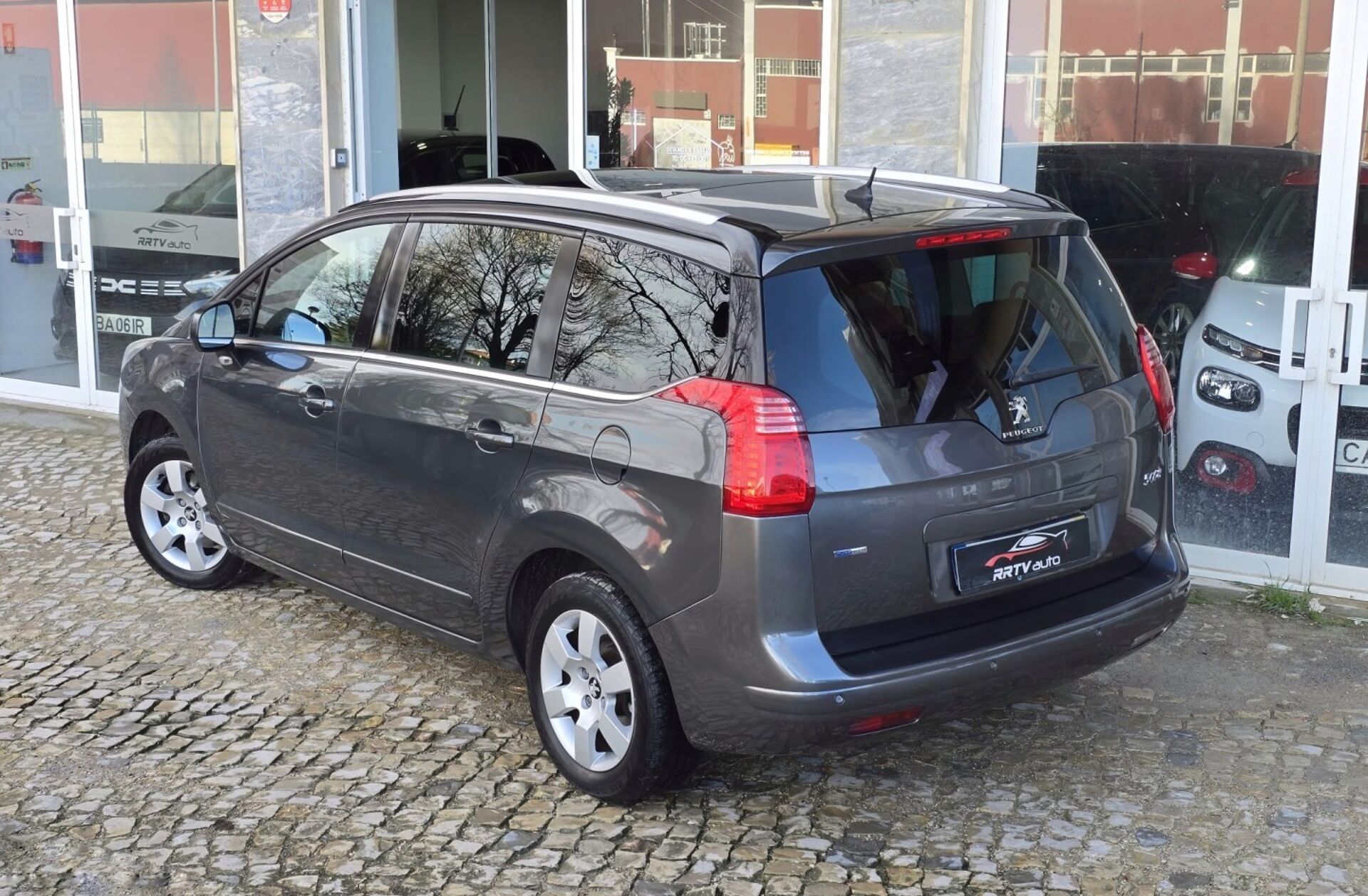 PEUGEOT 5008 1.2 PureTech Allure