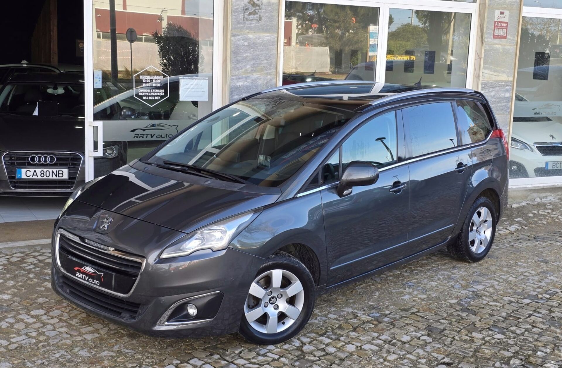 PEUGEOT 5008 1.2 PureTech Allure