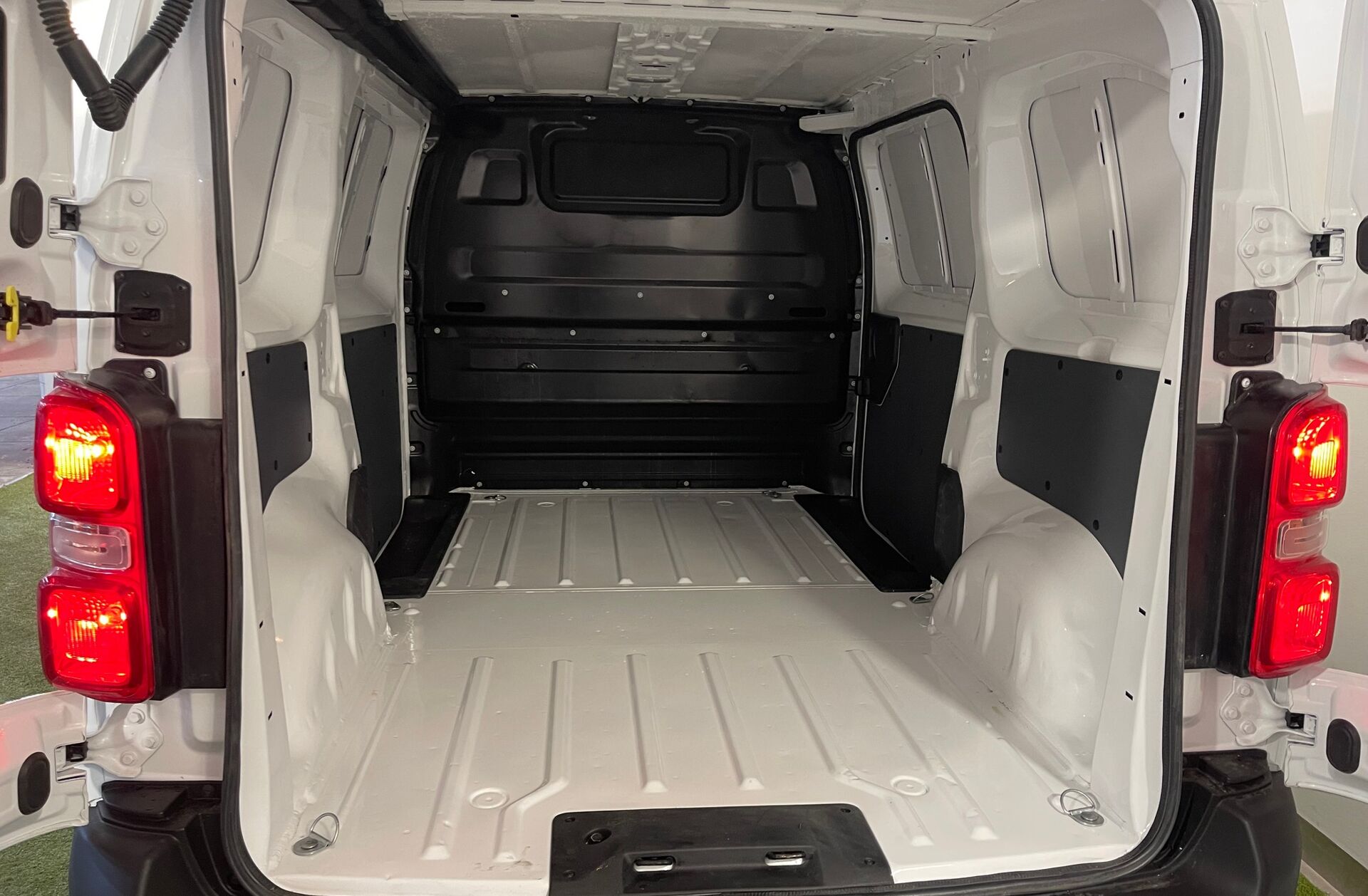 PEUGEOT Expert 1.5 BlueHDi L2H1