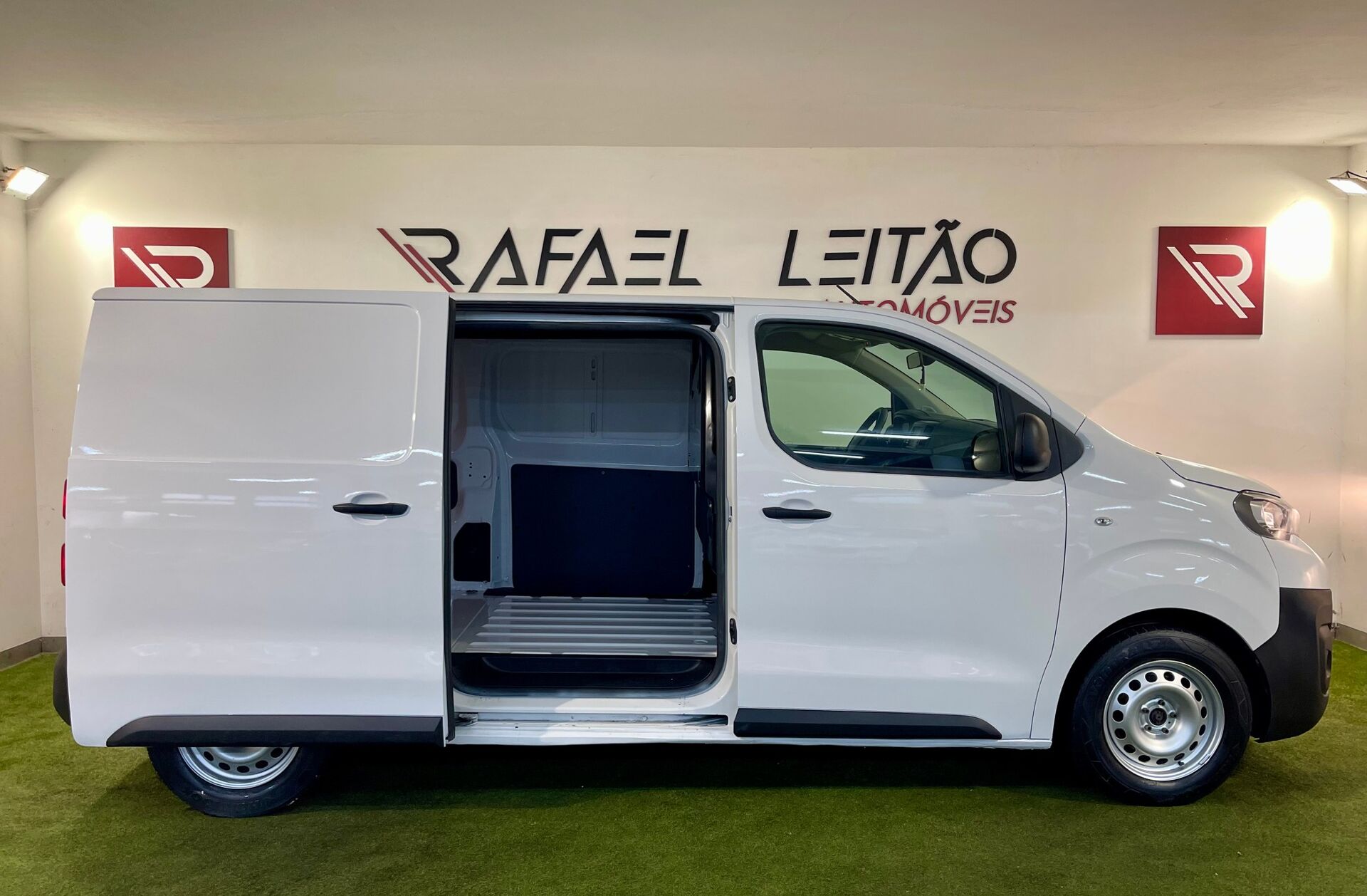 PEUGEOT Expert 1.5 BlueHDi L2H1