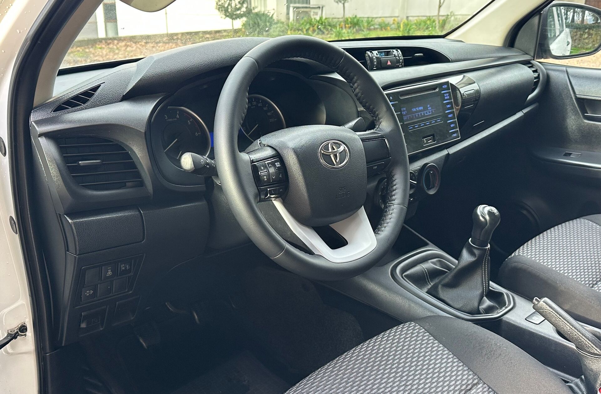 TOYOTA Hilux 2.4 D-4D 4WD CD CM