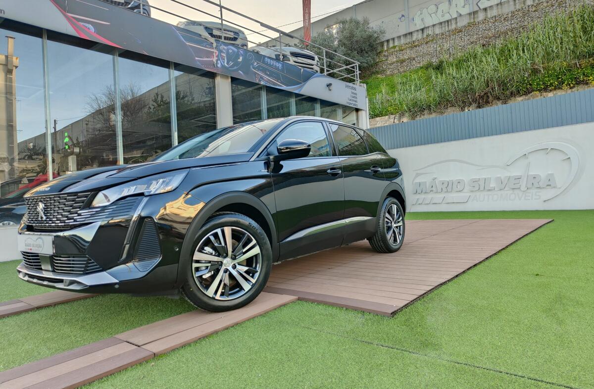 PEUGEOT 3008 1.6 Hybrid Allure e-EAT8