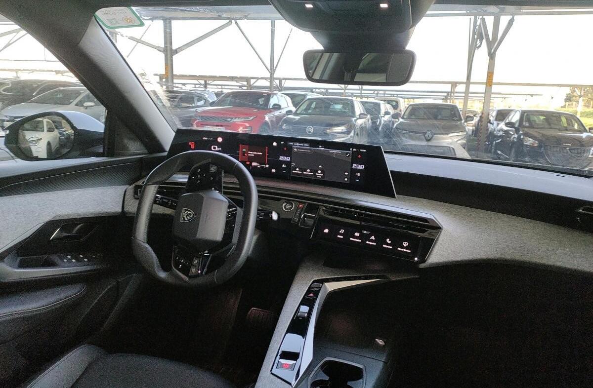 PEUGEOT 3008 1.2 Hybrid Allure e-DCS6