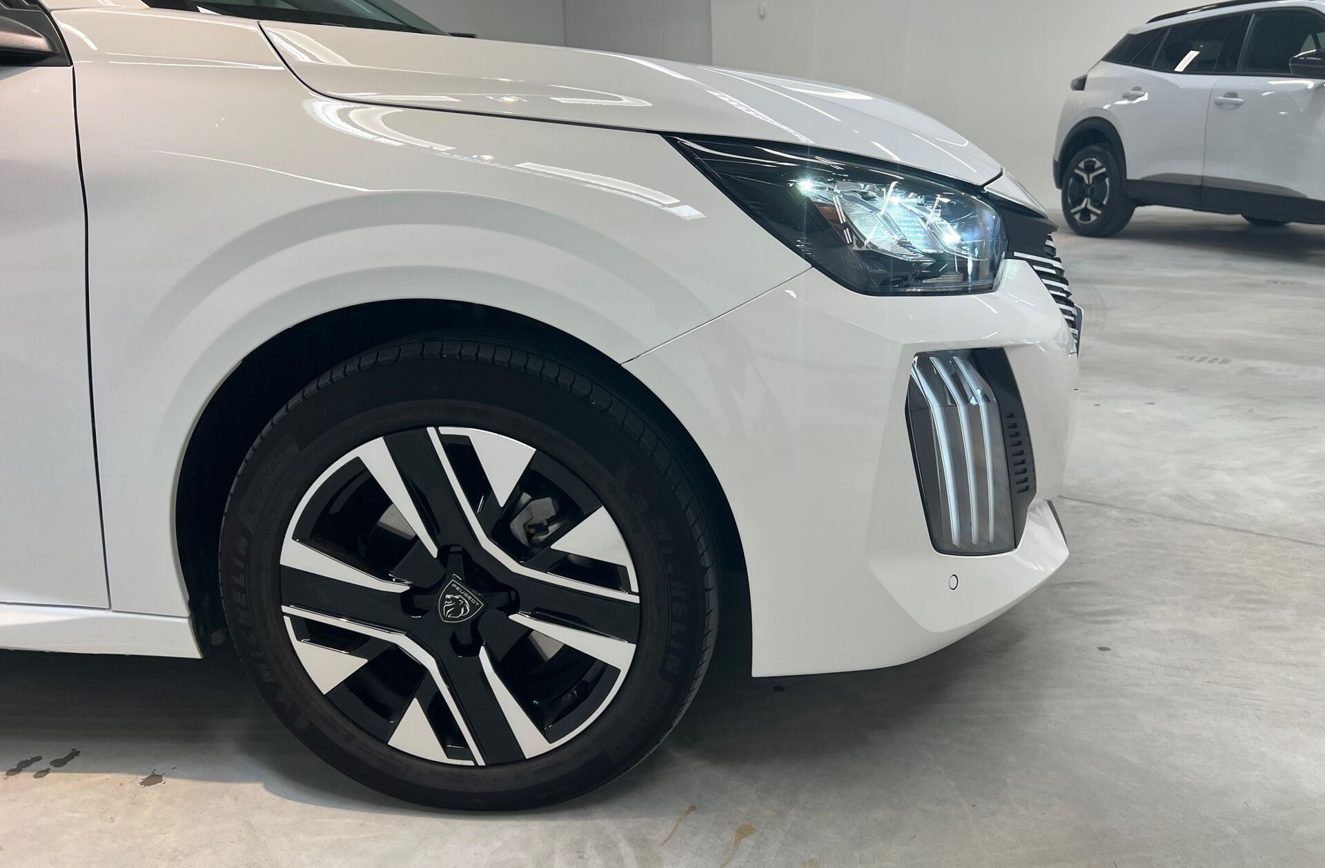 PEUGEOT 208 1.2 Hybrid Allure e-DCS6