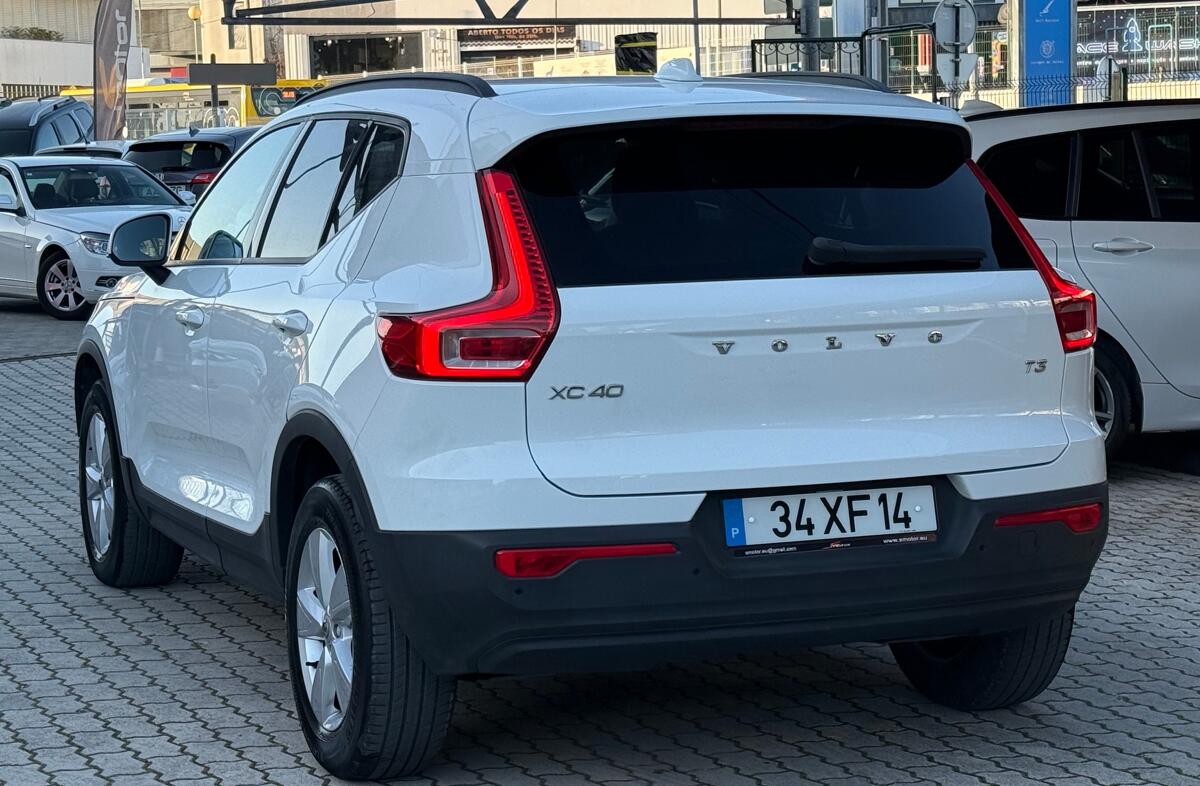VOLVO XC40 1.5 T3 Momentum Tech Edition