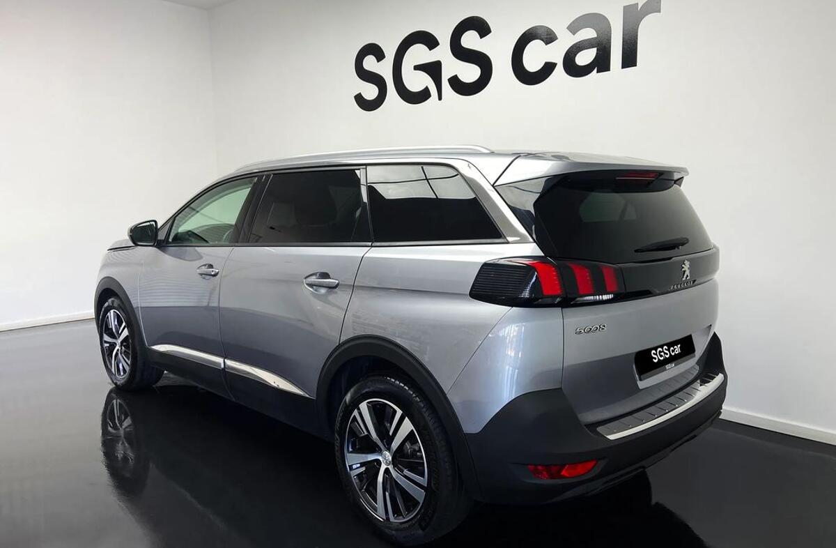PEUGEOT 5008 1.5 BlueHDi Allure