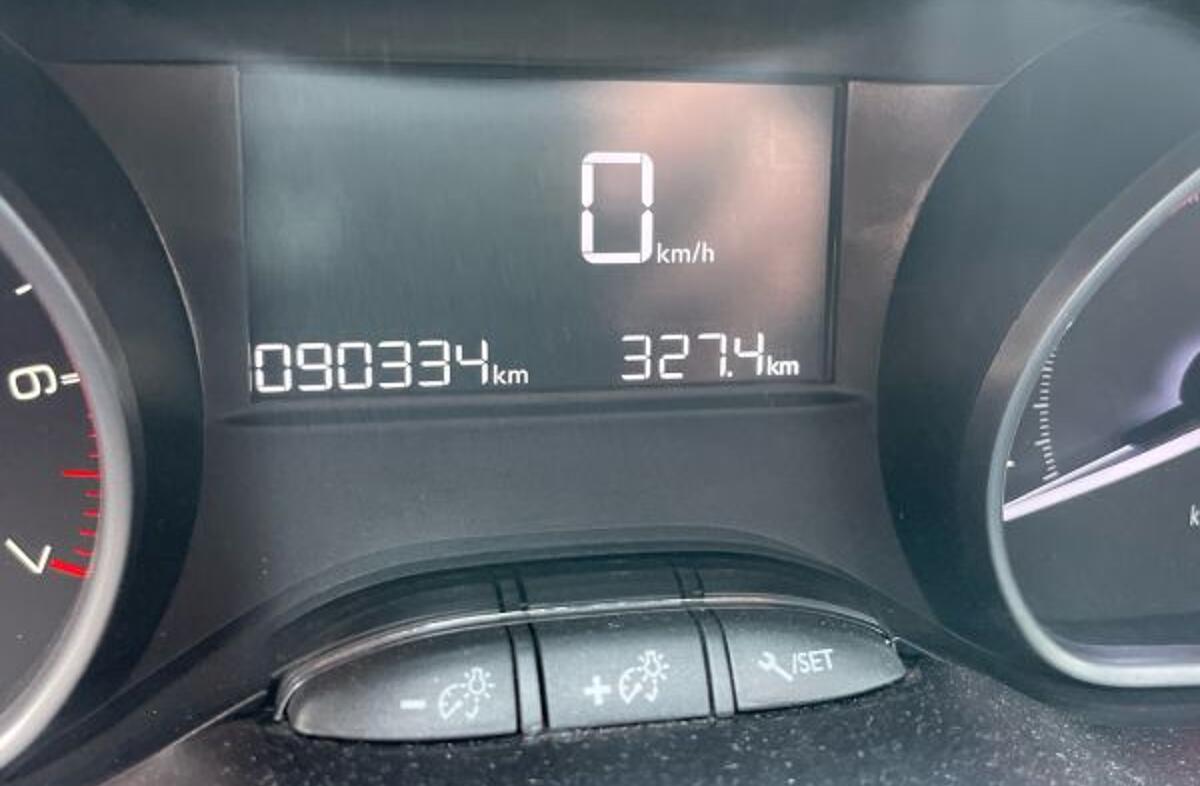 PEUGEOT 208 1.2 PureTech Style