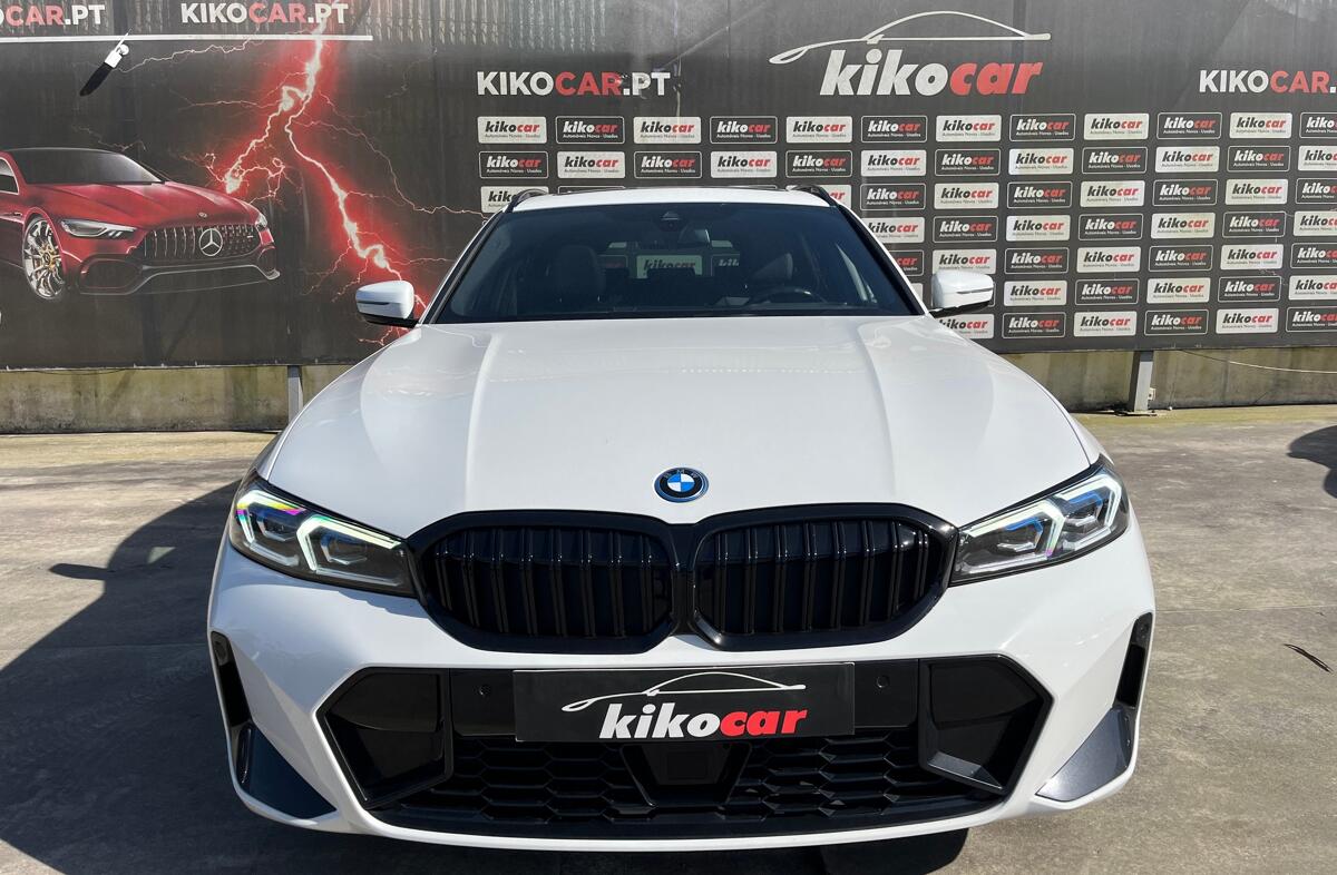 BMW Serie-3 330 e Touring Pack Desportivo M Auto