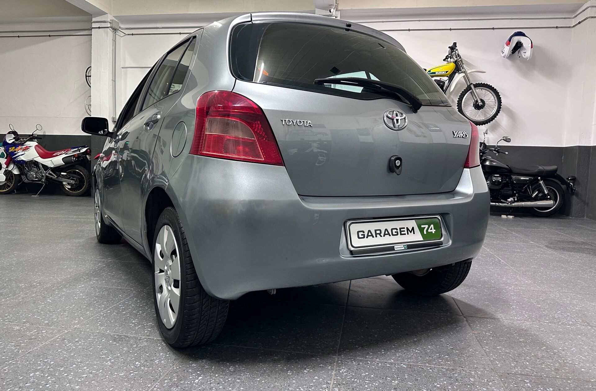 TOYOTA Yaris 1.0 VVT-i AC Manual