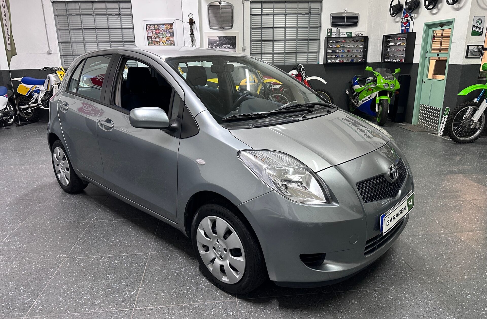 TOYOTA Yaris 1.0 VVT-i AC Manual