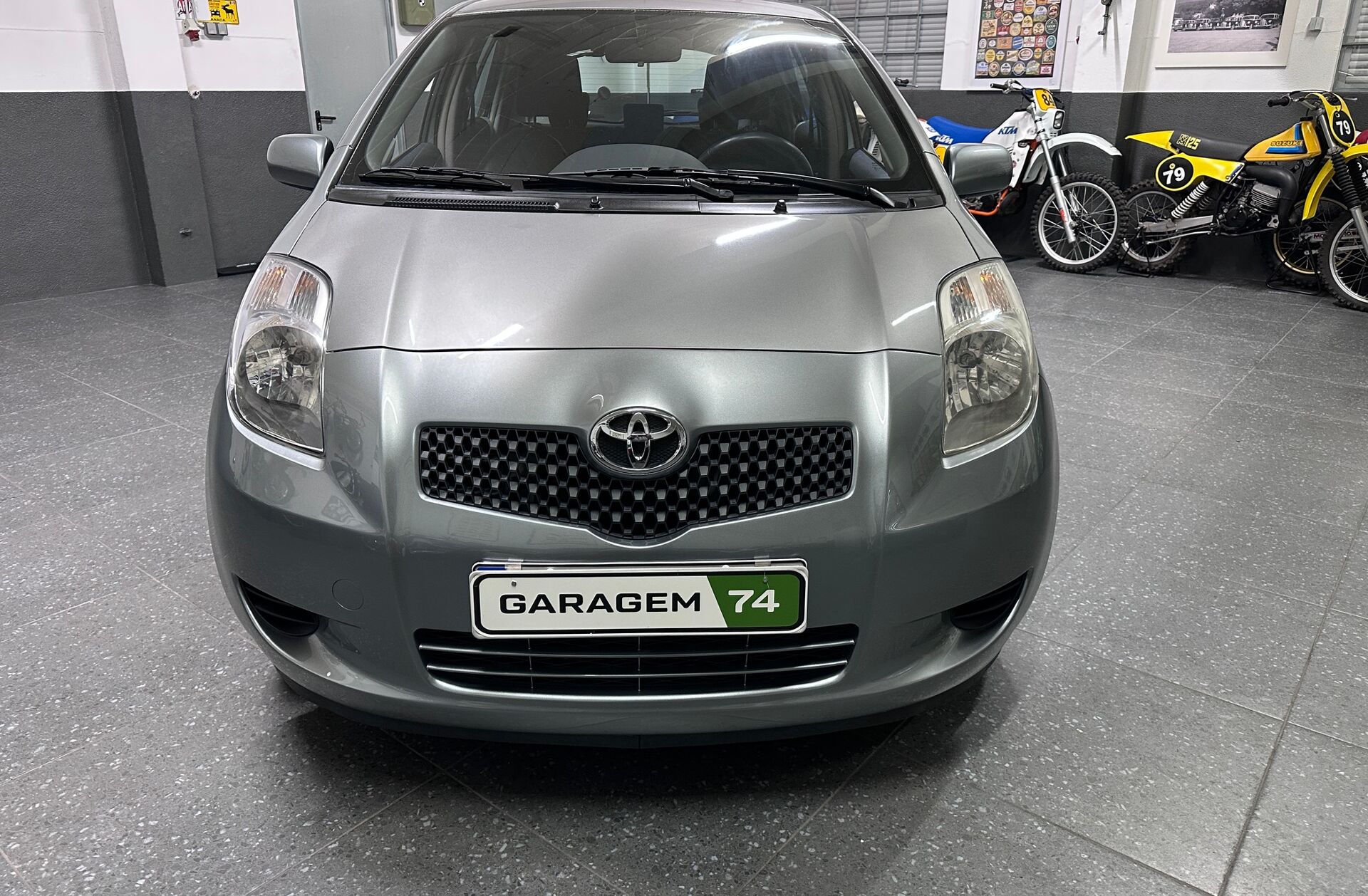TOYOTA Yaris 1.0 VVT-i AC Manual