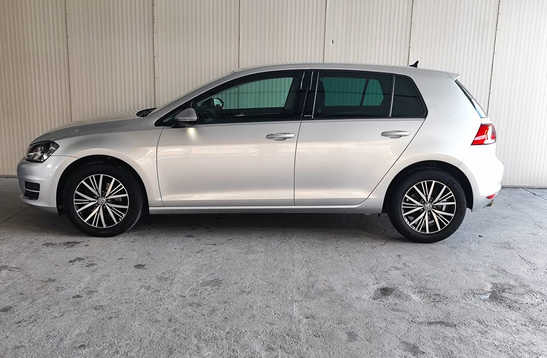 VOLKSWAGEN Golf 1.6 TDi Confortline