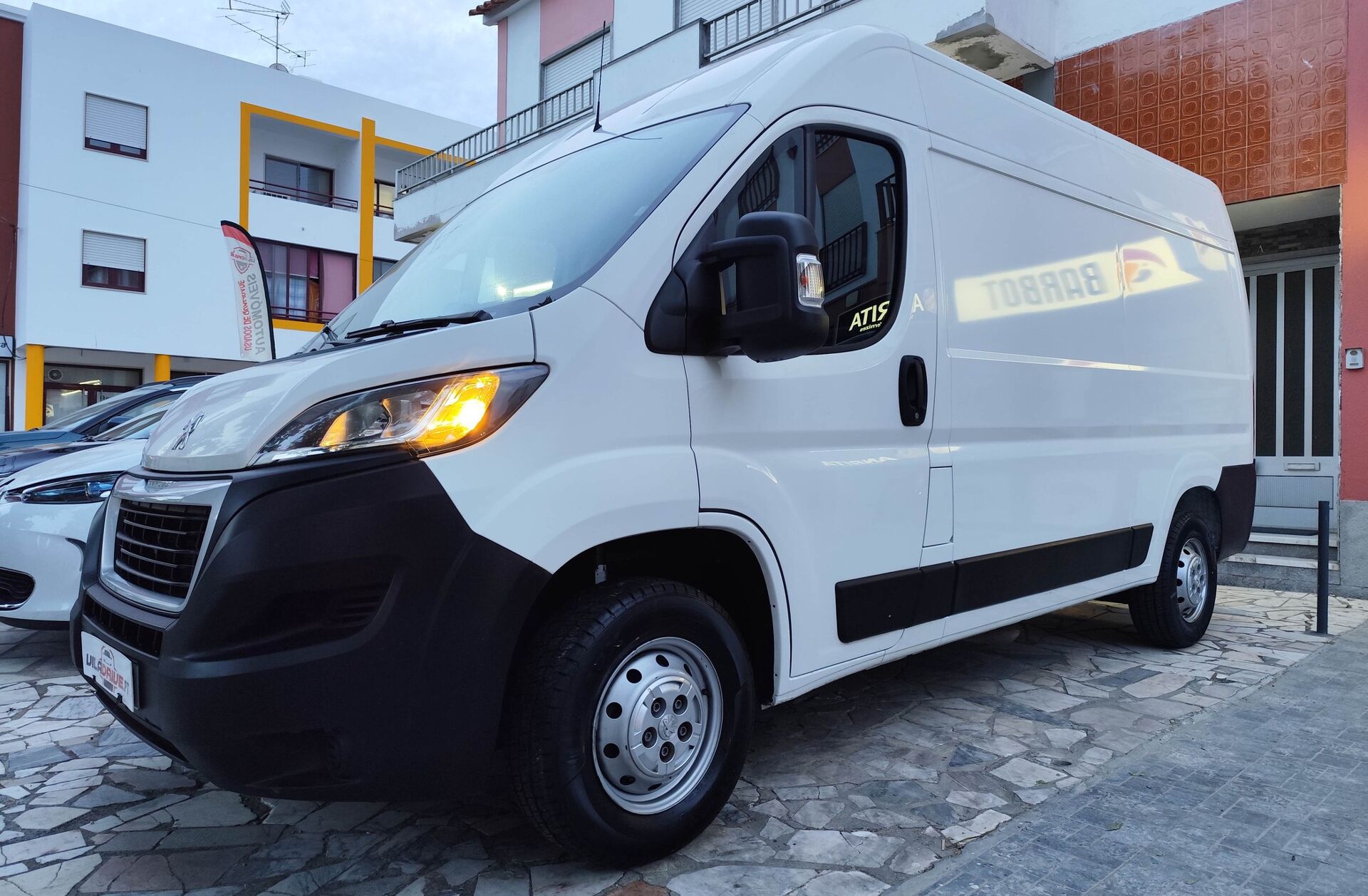 PEUGEOT Boxer 2.2 BlueHDi 335 L2H2 Premium