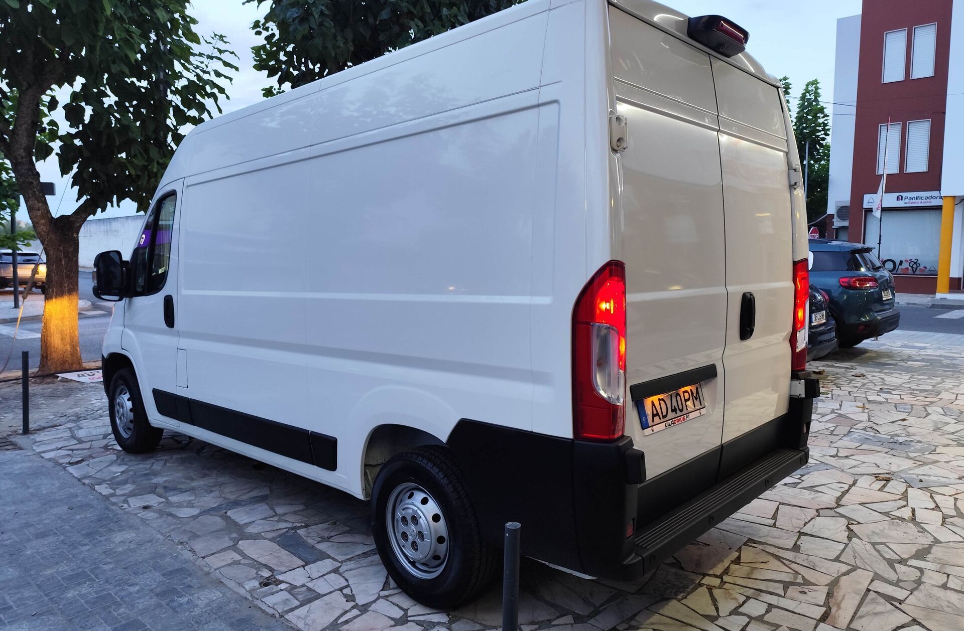 PEUGEOT Boxer 2.2 BlueHDi 335 L2H2 Premium