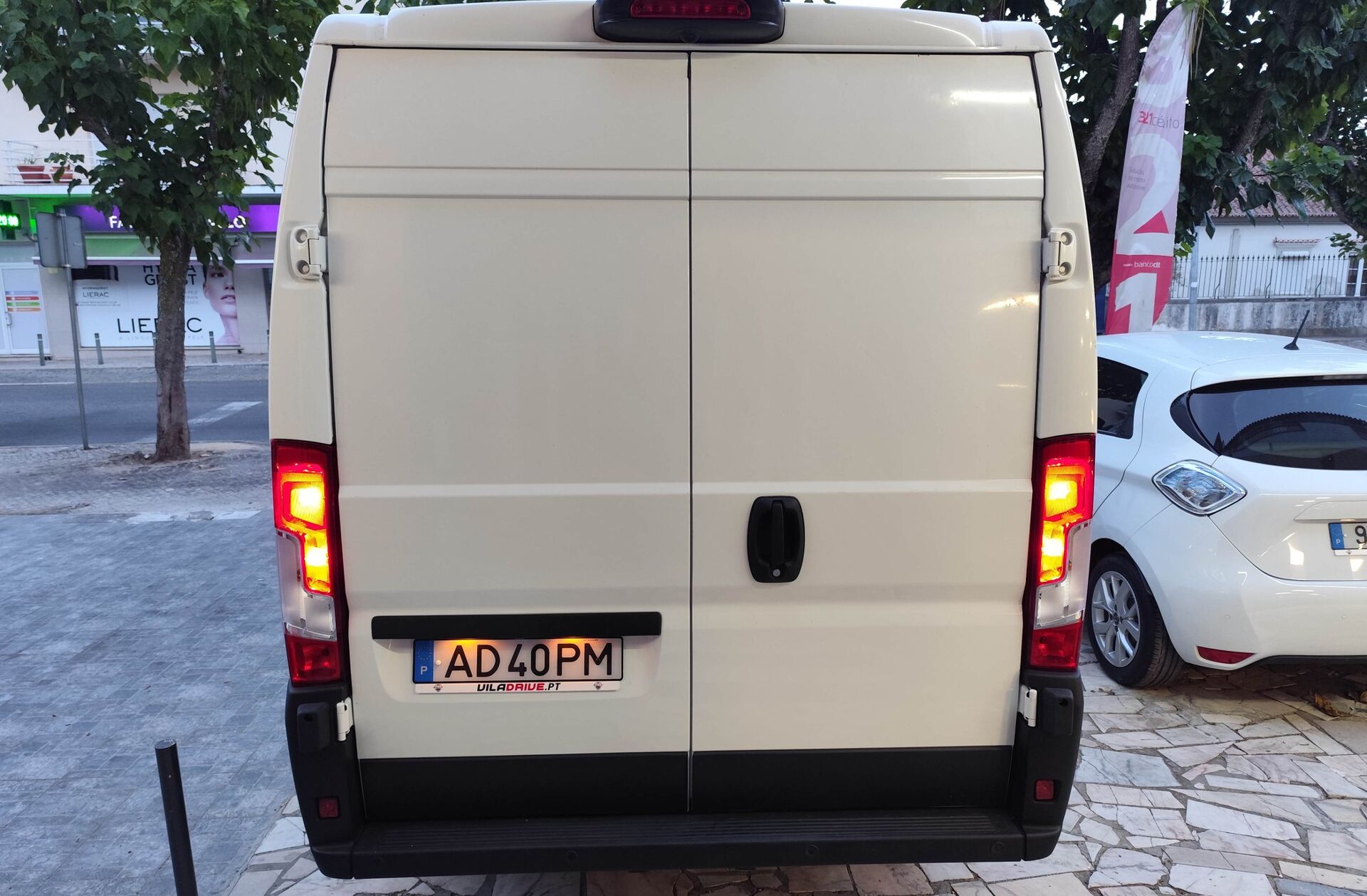 PEUGEOT Boxer 2.2 BlueHDi 335 L2H2 Premium