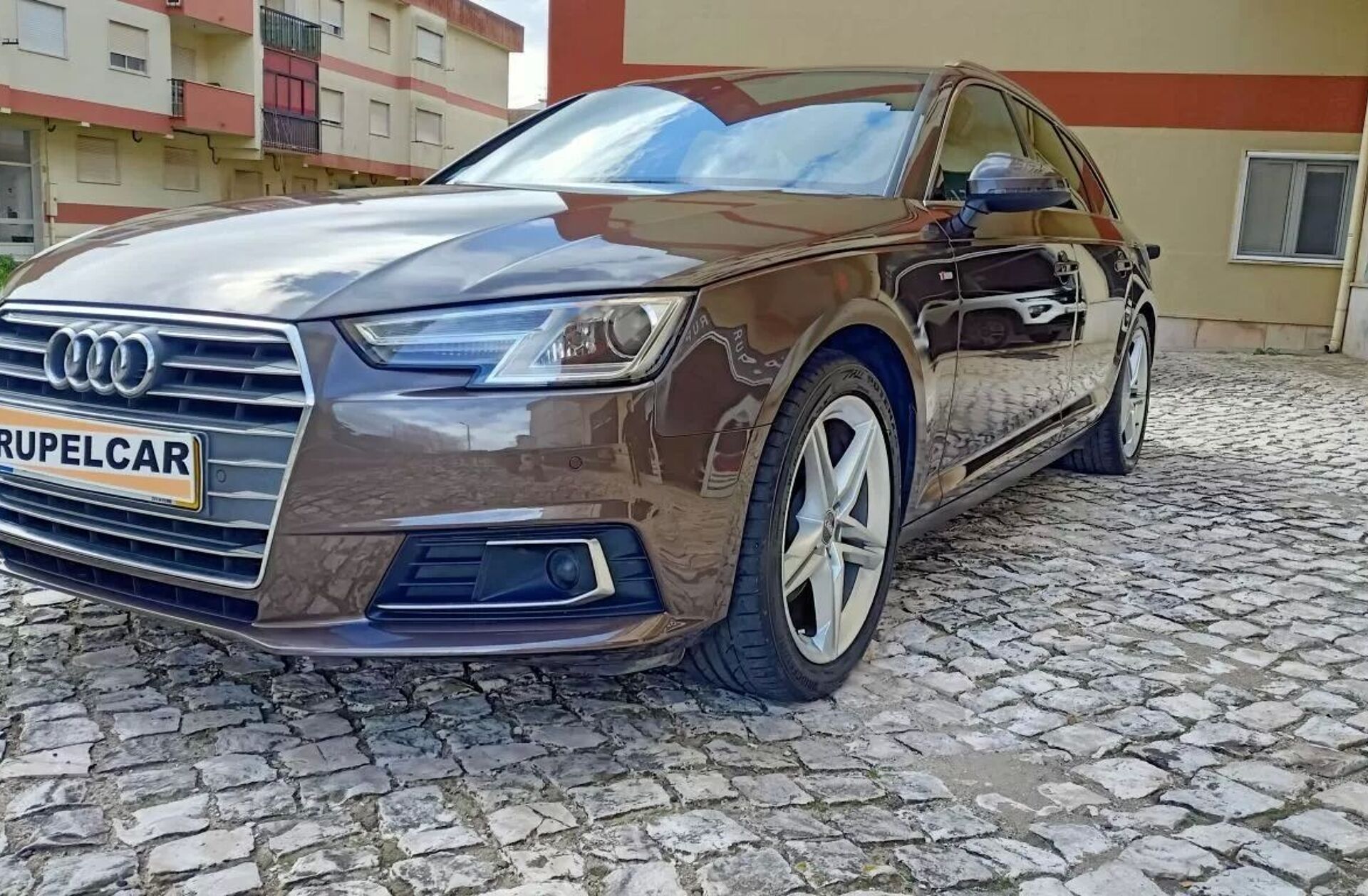 AUDI A4 2.0 TDI S-line S tronic
