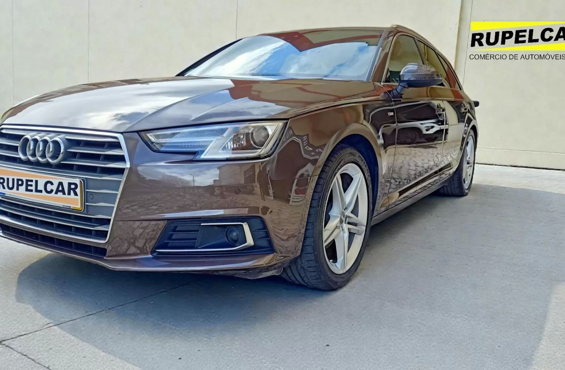 AUDI A4 2.0 TDI S-line S tronic