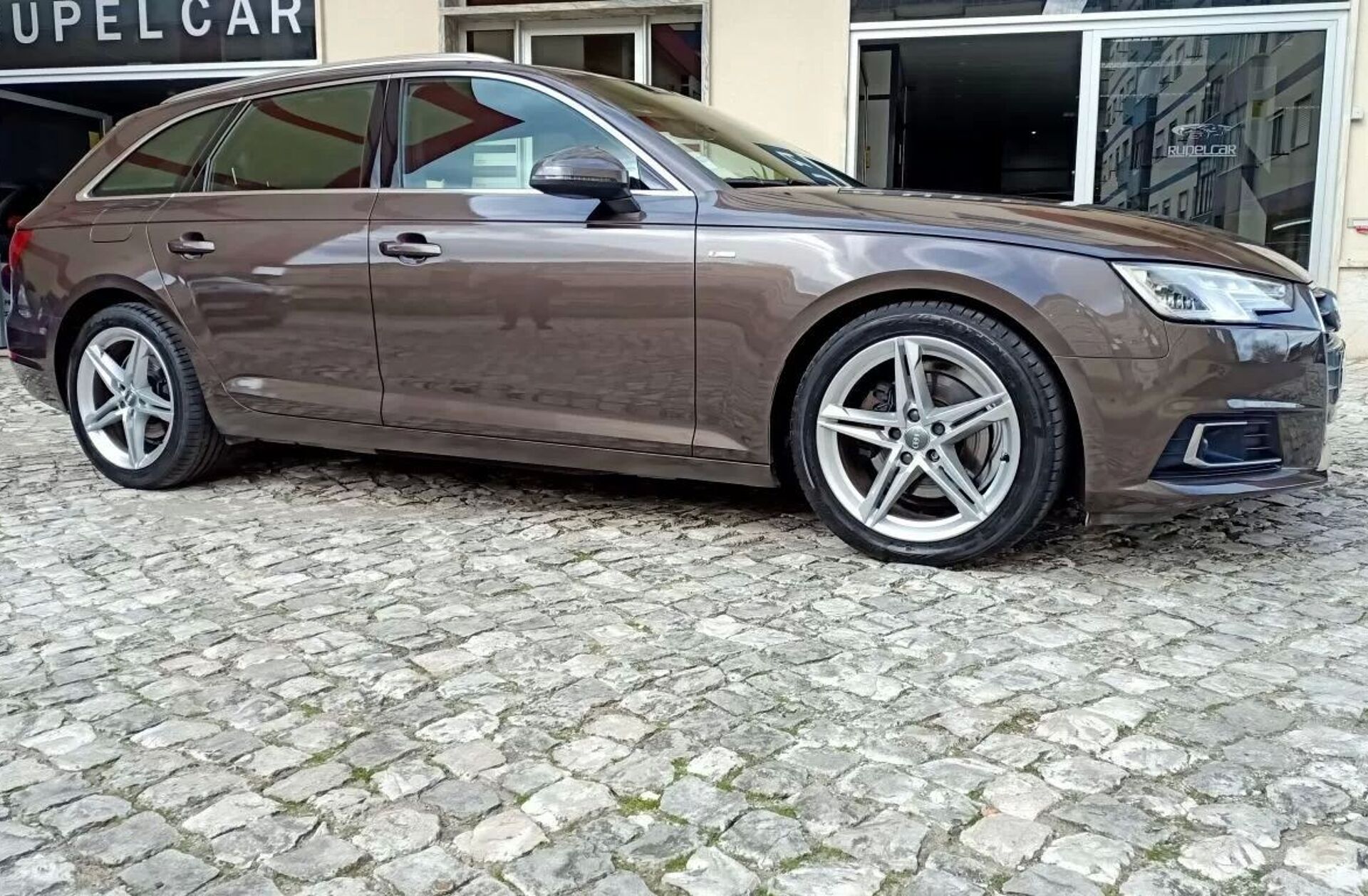 AUDI A4 2.0 TDI S-line S tronic